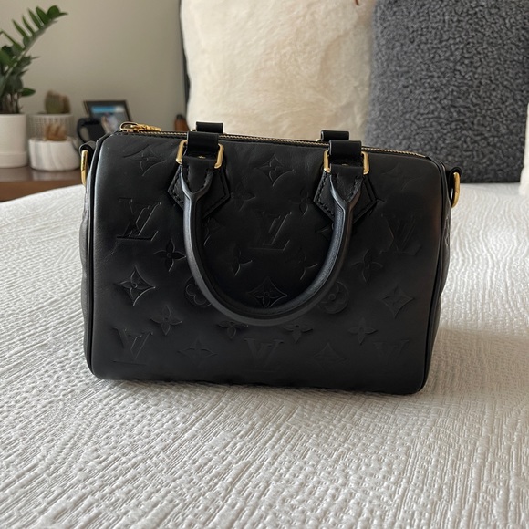 Lambskin Speedy 22 by Louis Vuitton **RARE AND AUTHENTIC** - Picture 4 of 17